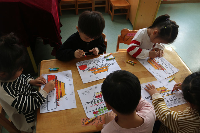 民東新區(qū)實(shí)驗(yàn)幼兒園開展“慶祝國慶節(jié)”活動(dòng)