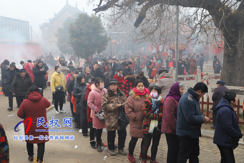 又是一年臘月到 白云禪寺精心熬制臘八粥