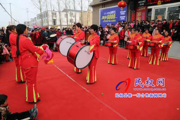 人和鎮(zhèn)群眾廣場舞紅紅火火鬧元宵