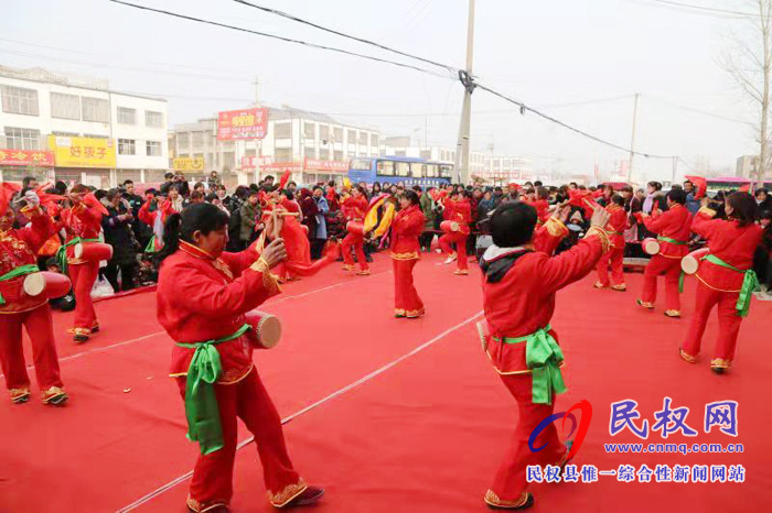 人和鎮(zhèn)群眾廣場舞紅紅火火鬧元宵