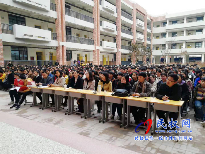 民族學(xué)校舉行“弘揚(yáng)傳統(tǒng)文化，繼承傳統(tǒng)美德”演講比賽