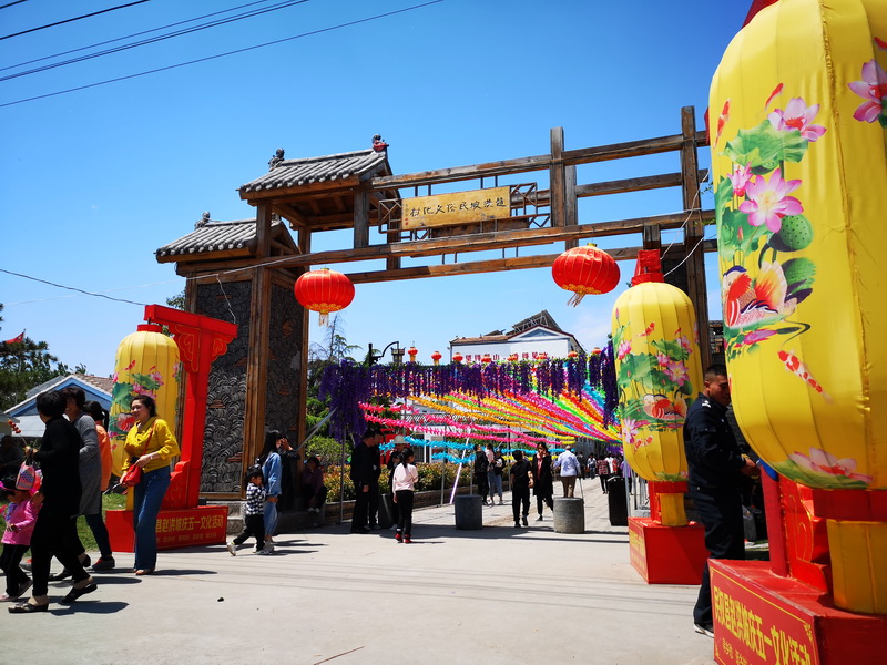 花園鄉(xiāng)趙洪坡村：賞花海 觀民俗 民俗文化游惹人“醉”