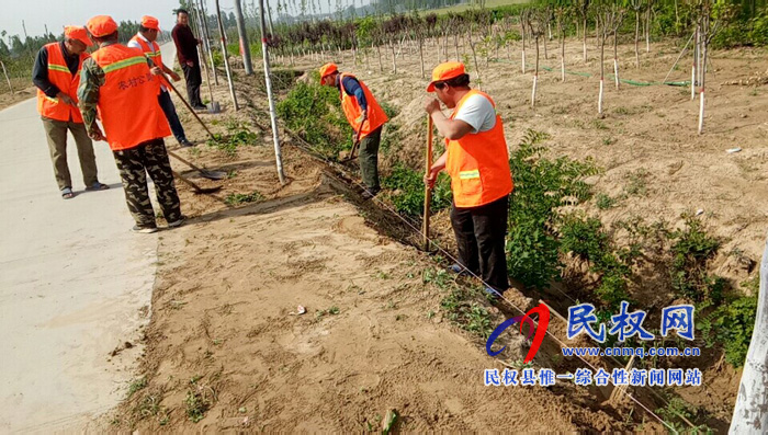 民權縣交通運輸局春夏之交農村公路養(yǎng)護忙