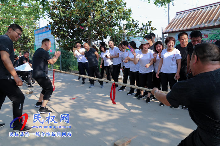 人和鎮(zhèn)舉辦“不忘初心 暢游美麗人和” 主題徒步健身活動(dòng)