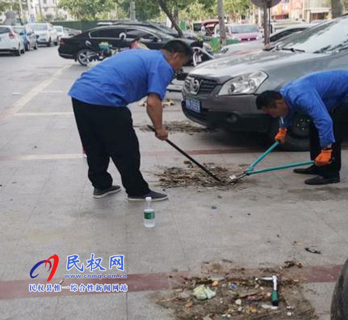 縣城市管理局：開(kāi)展違規(guī)私設(shè)停車樁專項(xiàng)整治行動(dòng)