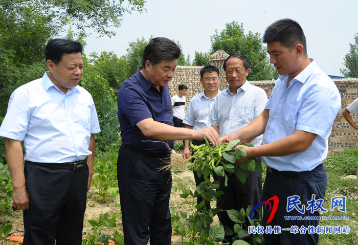 市人大常委會(huì)副主任、市總工會(huì)主席劉沛到白云寺鎮(zhèn)開(kāi)展三五基層工作日走訪活動(dòng)