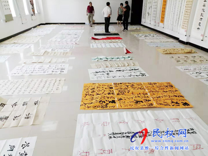 縣文聯(lián)“慶祝新中國暨人民政協(xié)成立70周年書畫展”開展書畫遴選活動(dòng)