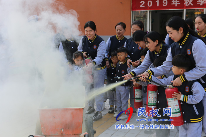 民東新區(qū)實驗幼兒園消防演練活動