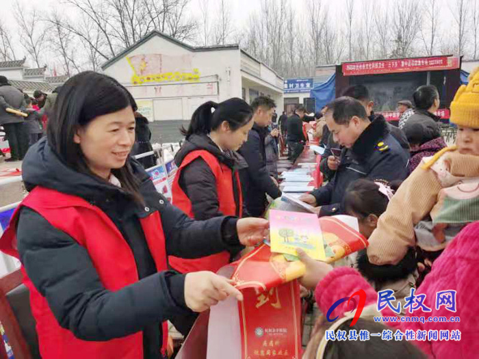 縣婦聯(lián)組織巾幗志愿者開(kāi)展春節(jié)期間關(guān)愛(ài)服務(wù)活動(dòng)