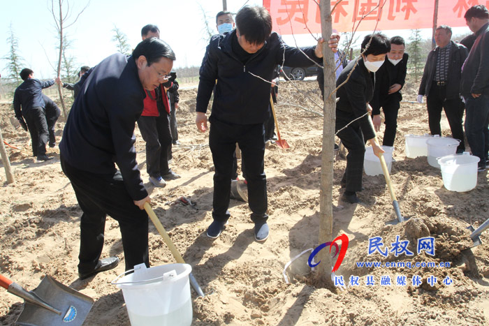 市人大常委會(huì)在民權(quán)國(guó)家森林公園舉辦民主法治生態(tài)建設(shè)主題植樹(shù)活動(dòng)