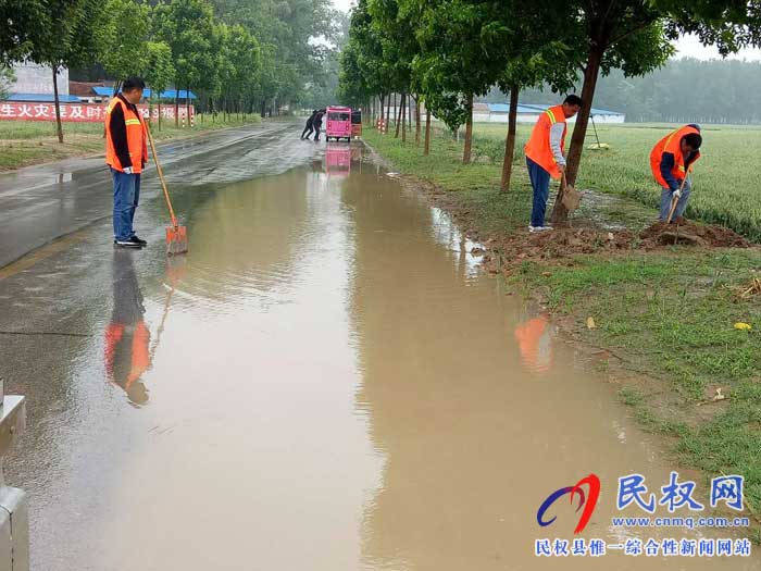 民權(quán)縣農(nóng)村公路管理所雨后忙整改公路隱患