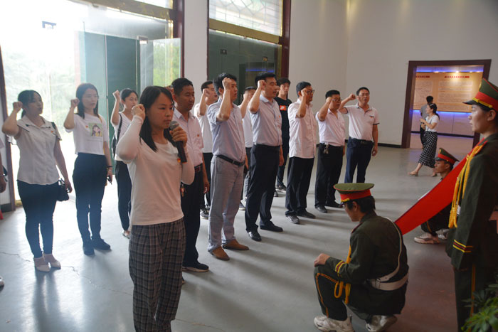 縣機(jī)電制冷技術(shù)學(xué)院舉行“凝心聚力，抗擊疫情”紅色主題黨日活動(dòng)