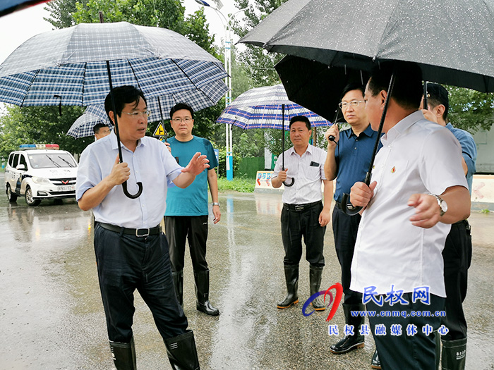 市人大常委會副主任、縣委書記姬脈常實(shí)地調(diào)研汛情工作