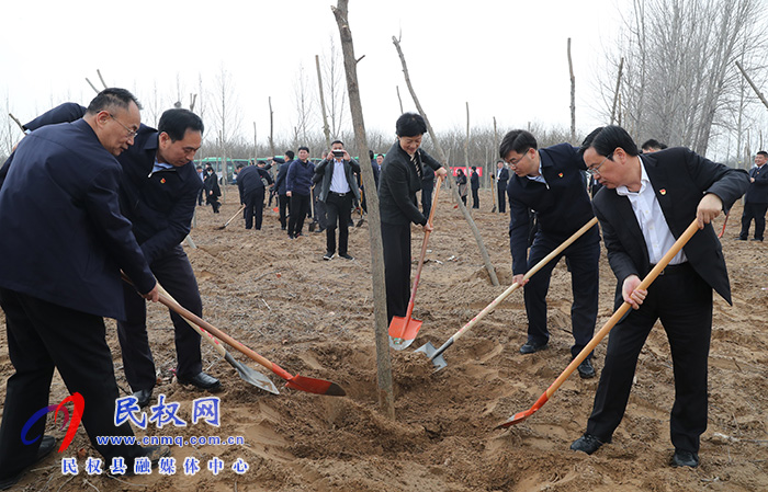 市縣領(lǐng)導(dǎo)參加春季義務(wù)植樹勞動(dòng)