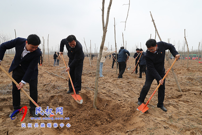 市縣領(lǐng)導(dǎo)參加春季義務(wù)植樹勞動(dòng)