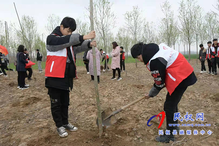 植樹護綠正當時 ——“美麗民權·青春護綠我先行”青少年植樹活動