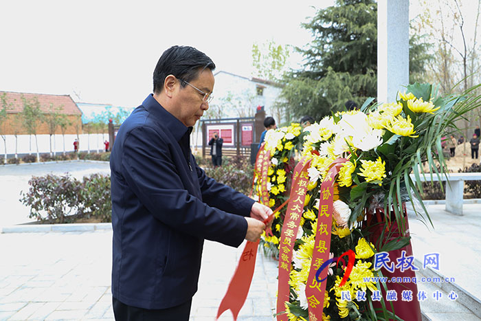 我縣開展黨史學(xué)習(xí)教育暨清明節(jié)祭掃烈士墓活動(dòng)