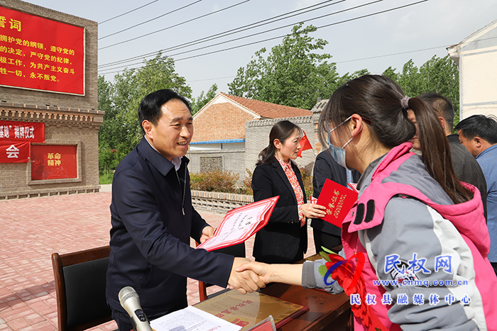 市共青團學習教育青春尋訪民權行“商丘市青少年愛國主義教育基地”揭牌儀式暨民權五四青年節(jié)表彰大會在民舉行