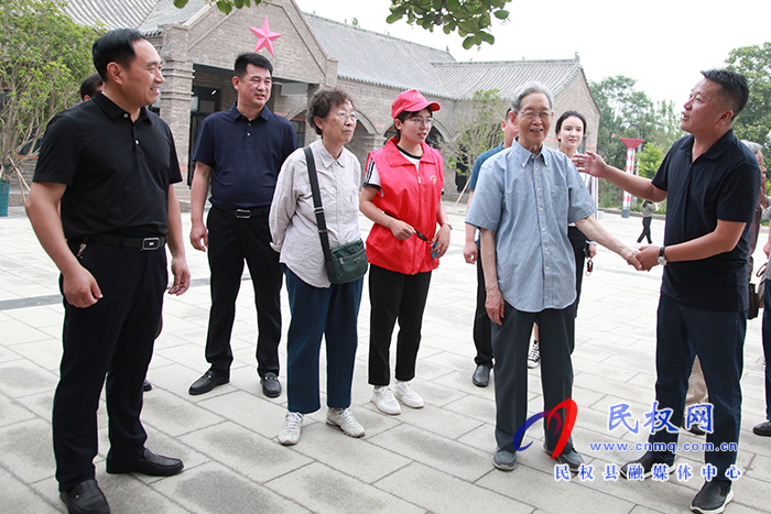 革命烈士李省三后人一行到秣坡村紅色文旅小鎮(zhèn)參觀