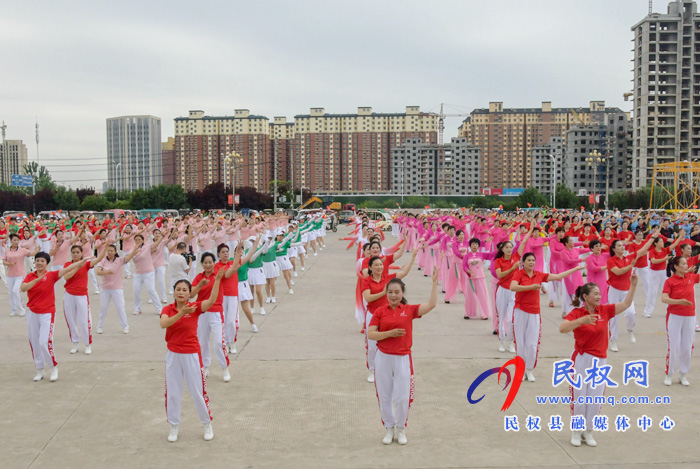 人和鎮(zhèn)紅衛(wèi)商城廣場舞隊(duì)參加商丘市第二屆“群星耀中原 舞動新時(shí)代”慶祝建黨100周年暨河南省第五屆廣場舞大賽