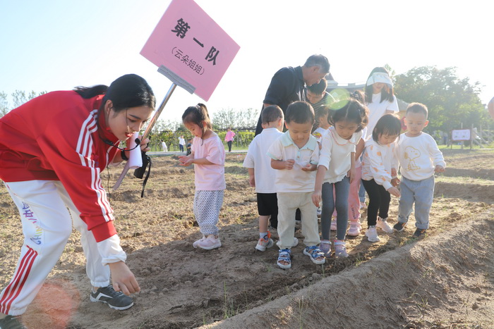 中秋月圓 家國(guó)情濃——民權(quán)縣青少年研學(xué)基地開展“人滿月圓 愛在中秋”親子主題活動(dòng)