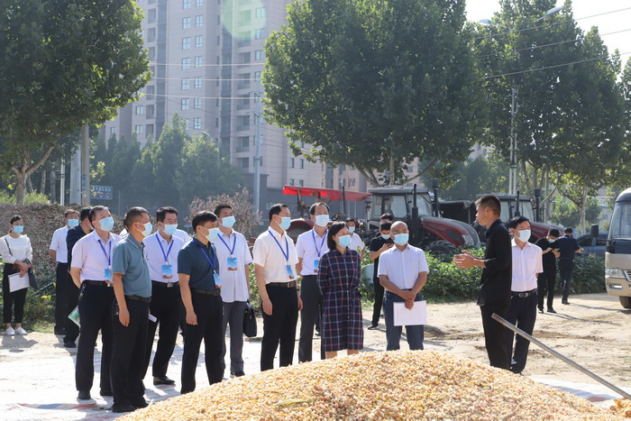 市人大常委會(huì)視察我縣主要農(nóng)作物全程機(jī)械化工作推進(jìn)情況