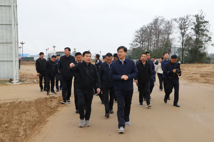 縣委書記張團結到我縣部分企業(yè)調研安全生產和項目建設工作情況