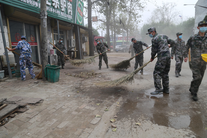 縣人武部積極參與全國文明城市創(chuàng)建