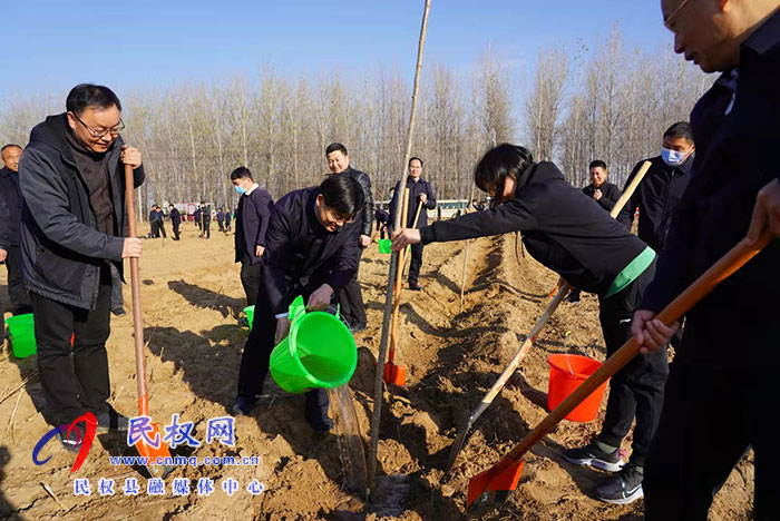 我縣組織開(kāi)展冬季義務(wù)植樹(shù)活動(dòng)