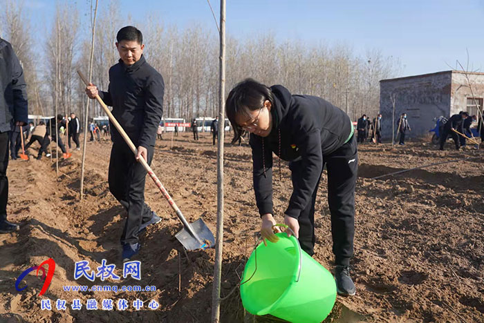 我縣組織開(kāi)展冬季義務(wù)植樹(shù)活動(dòng)