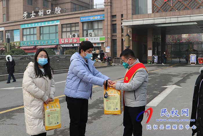 民權(quán)縣人民檢察院組織開展  走訪慰問(wèn)身邊好人活動(dòng)