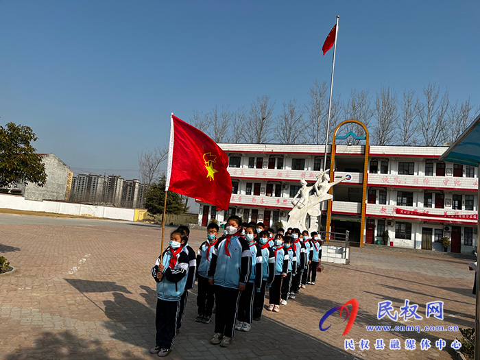 春暖三月學(xué)雷鋒，志愿活動我先行