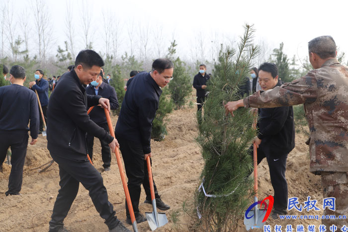 縣四大家領(lǐng)導(dǎo)義務(wù)植樹再添新綠