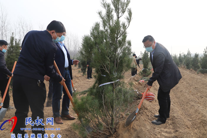 縣四大家領(lǐng)導(dǎo)義務(wù)植樹再添新綠