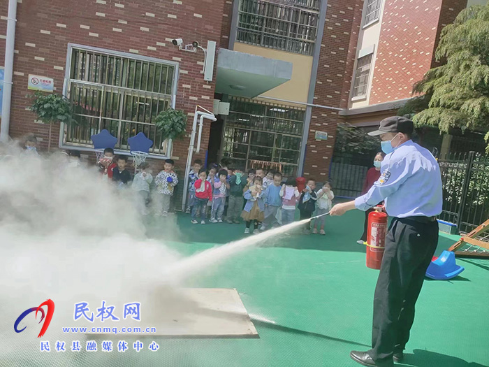 民權(quán)縣幼兒園六合錦分園舉行安全消防演練活動