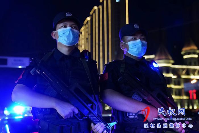 縣領(lǐng)導賈濤督導“消夏報警點”巡邏執(zhí)勤及社會面防控工作