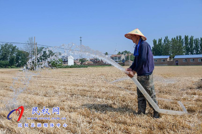 民權(quán)縣人和鎮(zhèn)迅速掀起抗旱搶種保苗高潮