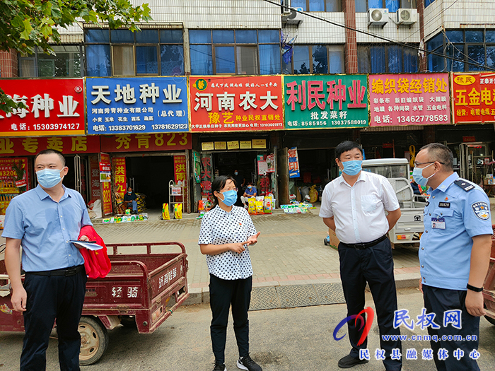 縣委副書記、縣長王靜嫻暗訪“雙城”創(chuàng)建工作并參加義務(wù)勞動