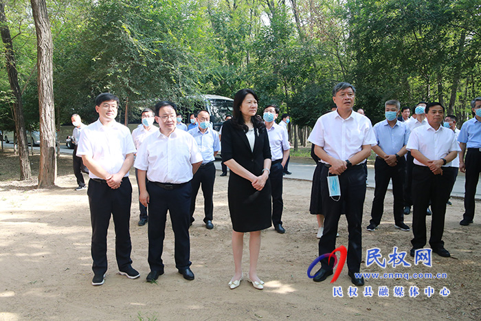 省政協(xié)常委視察團(tuán)蒞民視察提質(zhì)生態(tài)治理和生態(tài)廊道建設(shè)工作