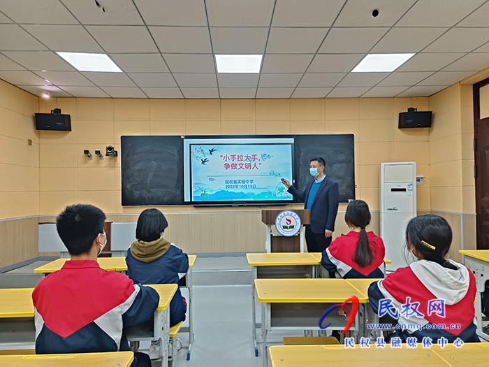 校園遍開文明花 ————民權(quán)縣實(shí)驗中學(xué)開展文明教育活動側(cè)記