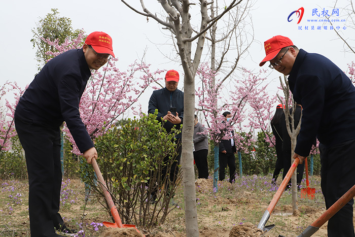 同植媒體林 共迎故道春——民權(quán)黃河故道植樹和采風(fēng)活動舉行