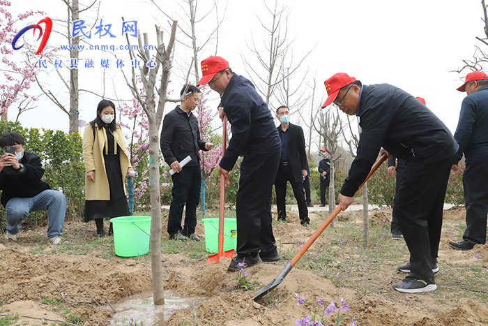 同植媒體林 共迎故道春——民權(quán)黃河故道植樹和采風(fēng)活動舉行