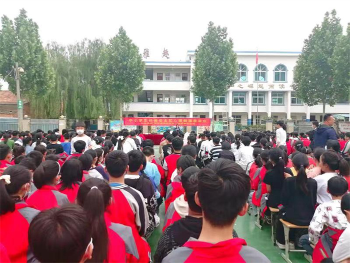 民權(quán)縣第三小學(xué)舉辦校園安全和心理健康宣講會(huì)