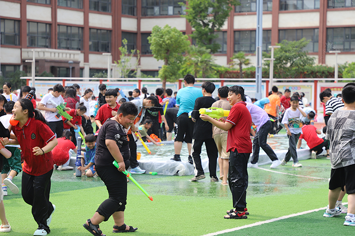 “悠悠艾香溢佳節(jié) 綿綿粽情潤端午”——民權求實學校端午節(jié)主題教育活動