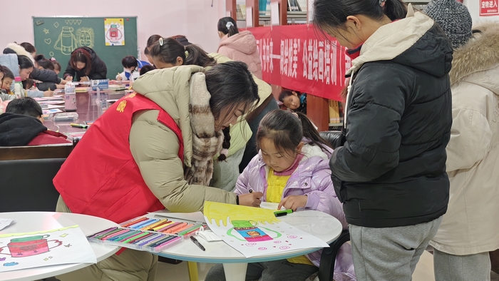 民權(quán)縣圖書館舉辦第五期“畫從書中來——閱繪悅美”公益繪畫培訓(xùn)