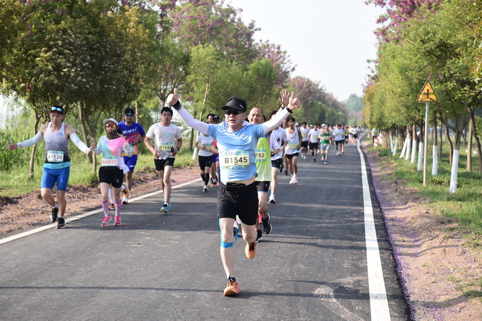 穿越林海 一路花香  巴迪瑞2024民權申甘林帶生態(tài)馬拉松賽激情開跑