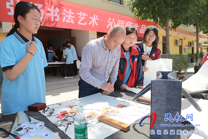 鄭州市書法家協會、鄭州市青年書法家協會開展中華優秀傳統文化書法進校園暨捐贈活動