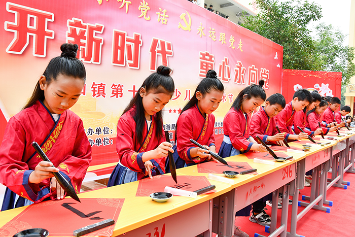 民權(quán)縣人和鎮(zhèn)：舉辦“花開新時代· 童心永向黨”文藝匯演歡慶“六一”國際兒童節(jié)