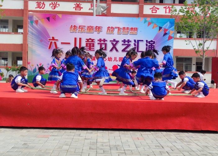 雙塔鎮(zhèn)中心幼兒園舉行“快樂童年，放飛夢想”  六一兒童節(jié)文藝匯演