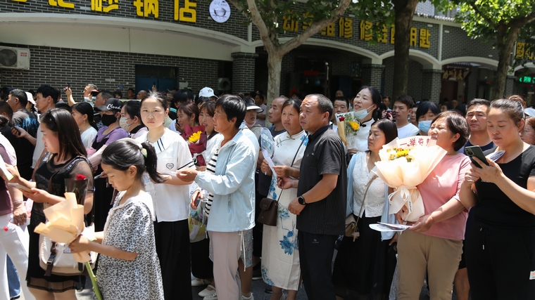 民權(quán)縣圖書館組織開展 “閱讀點(diǎn)亮未來·助力高考?jí)粝搿敝驹阜?wù)活動(dòng)